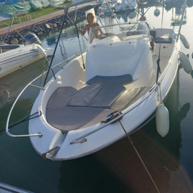 Location de bateaux à moteur en Guadeloupe avec Chris Marine