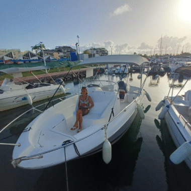 Location de bateaux à moteur en Guadeloupe avec Chris Marine