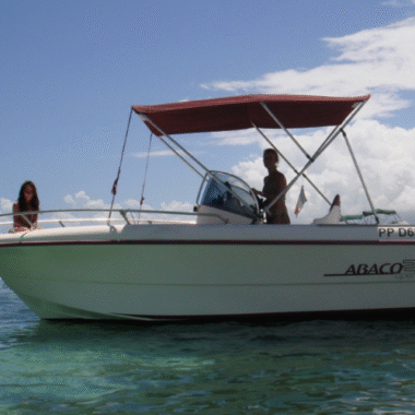 Location de bateaux à moteur en Guadeloupe avec Chris Marine