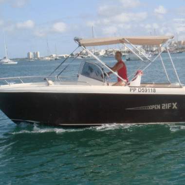 Location de bateaux à moteur en Guadeloupe avec Chris Marine