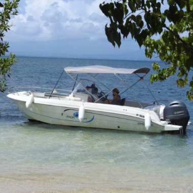 Location de bateaux à moteur en Guadeloupe avec Chris Marine